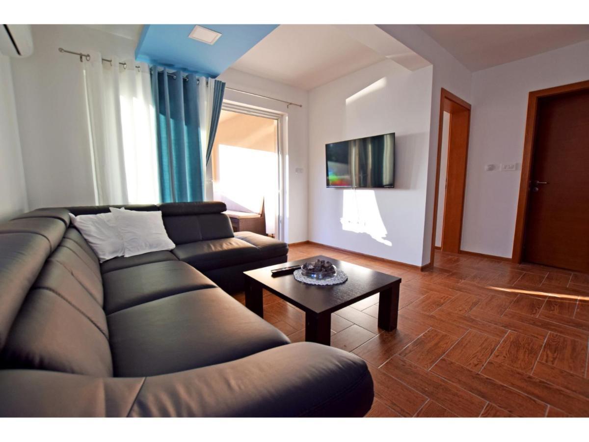 Apartment Dinko Rovanjska Bagian luar foto
