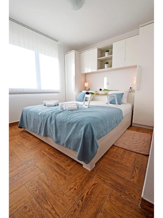 Apartment Dinko Rovanjska Bagian luar foto