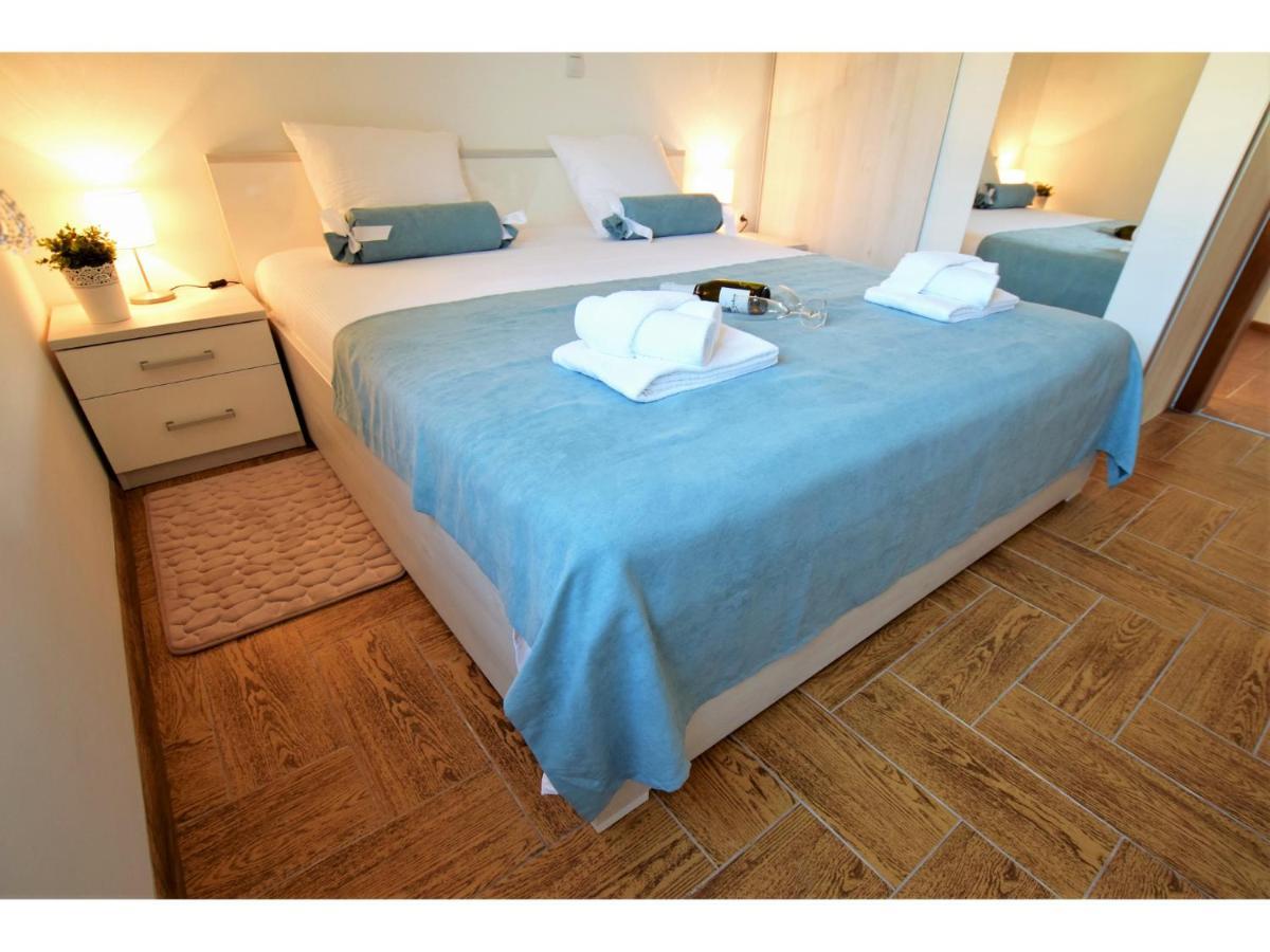 Apartment Dinko Rovanjska Bagian luar foto