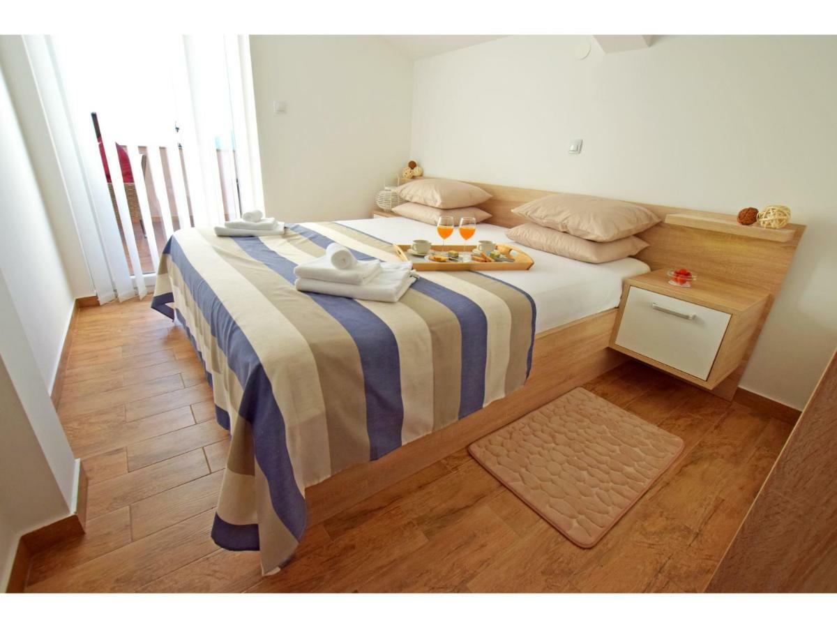 Apartment Dinko Rovanjska Bagian luar foto