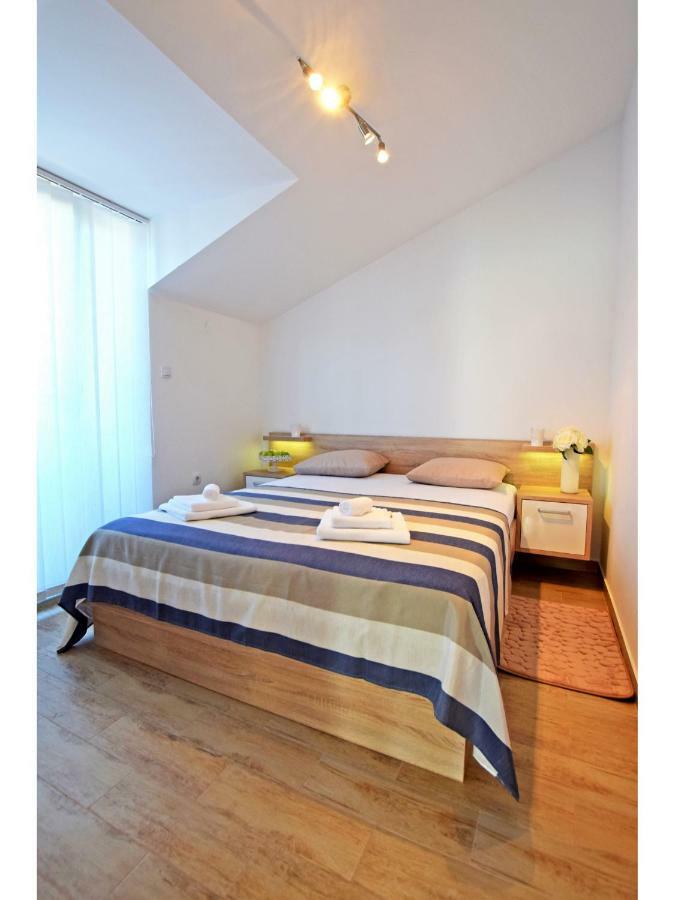 Apartment Dinko Rovanjska Bagian luar foto
