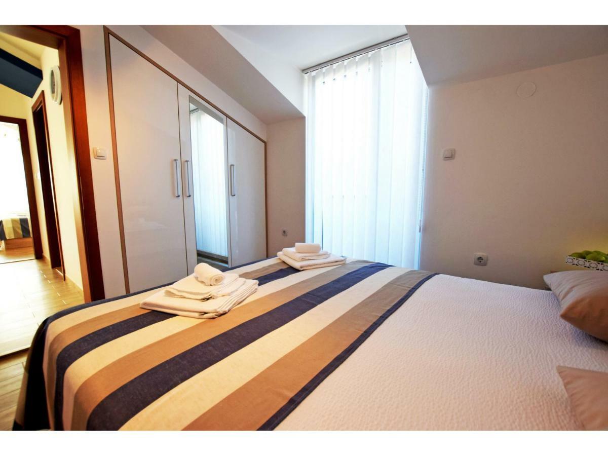 Apartment Dinko Rovanjska Bagian luar foto